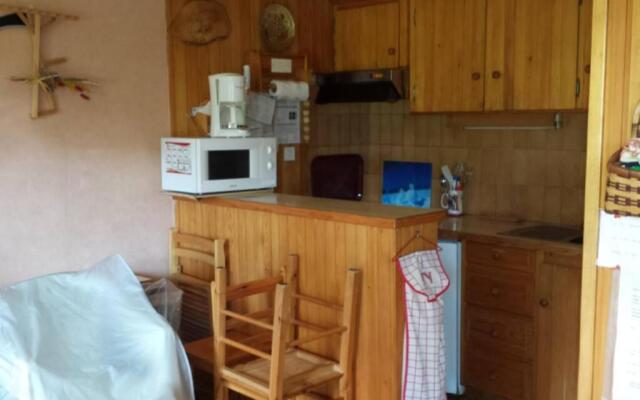 Appart en rez de jardin clos face au Mont BLANC