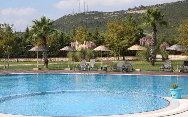 Konvoy Hotel & Country Club