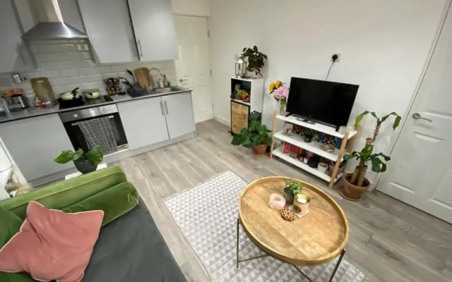 Private Apartment - Free Wifi, Parking, No Deposit