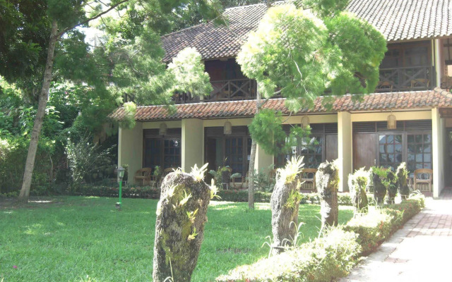 Pandu Lakeside Hotel Tuktuk