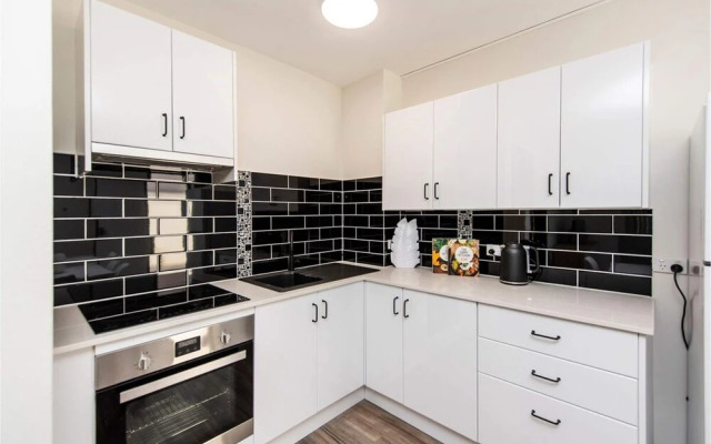 Stylish Apartment in Leafy South Perth