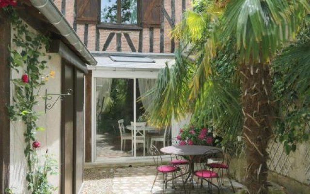 Beautiful and spacious T2 #Tours #Halles #Courtyard