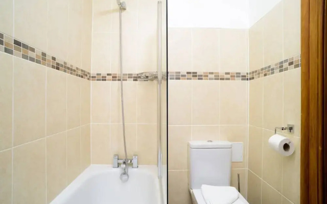 JOIVY 5 Bedroom Apt Near Meadows & George Square