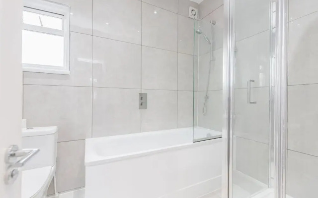 Modern & Spacious 3BR Terraced House