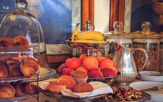 Goble Palms Guest Lodge & Urban Retreat