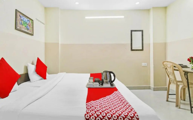 OYO Flagship 70341 Royal Green