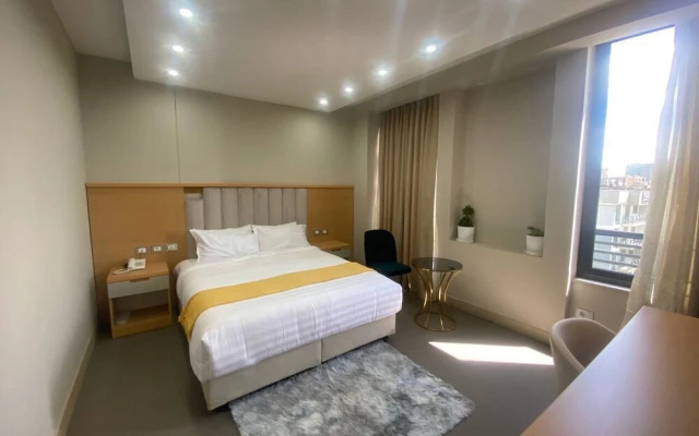 Eyana Hotel