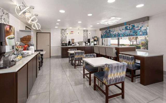 Super 8 by Wyndham Prattville Montgomery