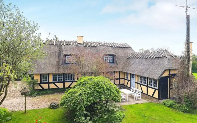 Idyllic Countryside Retreat-by Traum