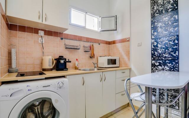 Central Apartment near Bograshov Beach