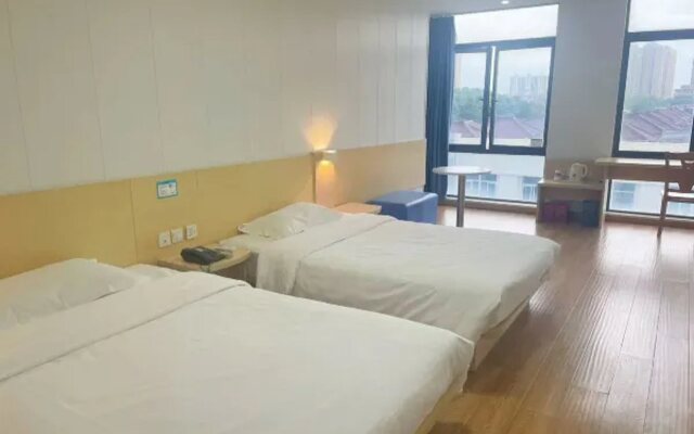 7Days Inn Chain Hotel (Taicang Shanghai East Road Wanda Plaza)