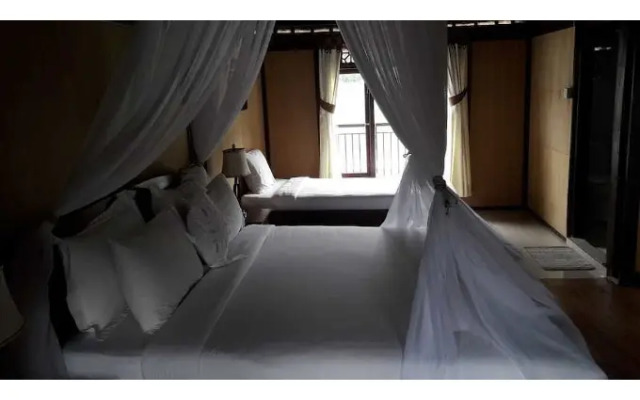 Batur Lakeside Huts