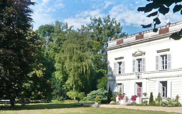 Mansion With 6 Bedrooms in Neuillé, With Private Pool, Furnished Garde