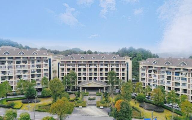 Siji Mingyue Hot Spring Holiday Hotel