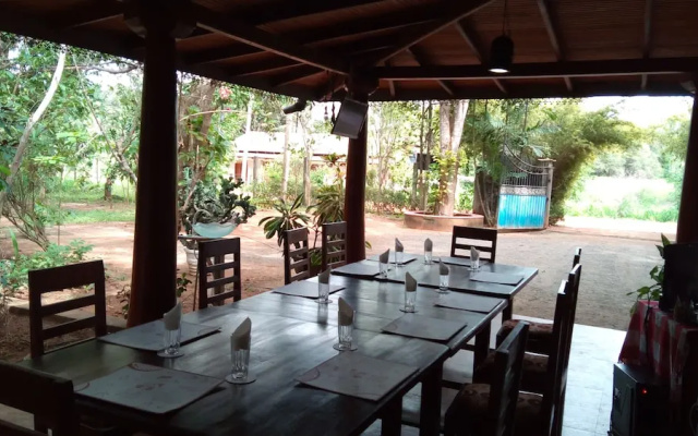 LLT Tourist Inn and Safari Jeep