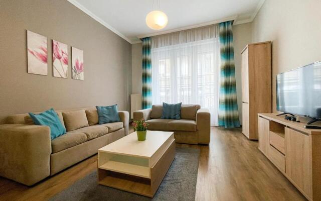 Asbóth Taylor Apartment
