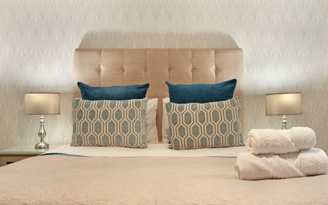 WatersEdge Aparthotel