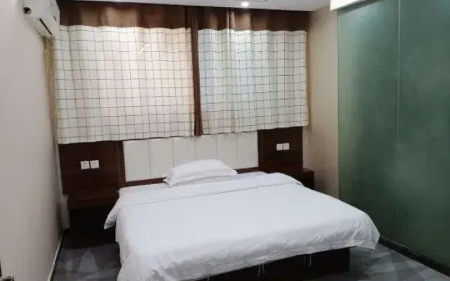 Huangmei Lvyin Business Hotel