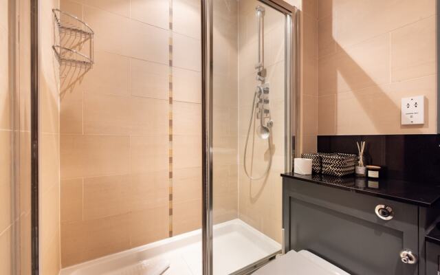 The Mayfair Arms - Modern & Bright 2BDR Apartment