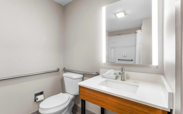 Days Inn & Suites by Wyndham Ridgeland
