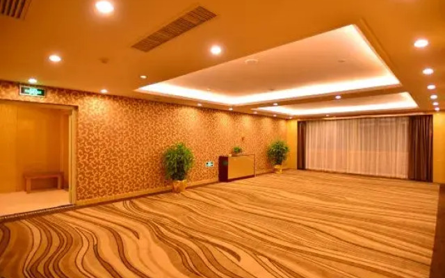 Gold  Deer  Hotel