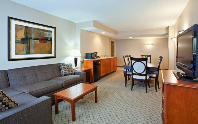 Holiday Inn Hotel & Suites Cincinnati - Eastgate by IHG