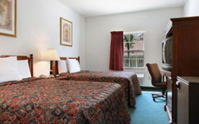 Travelodge by Wyndham Waukegan Gurnee