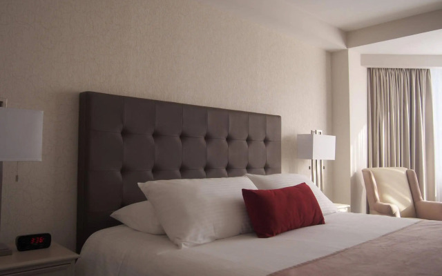 Clarion Hotel Amon Plaza