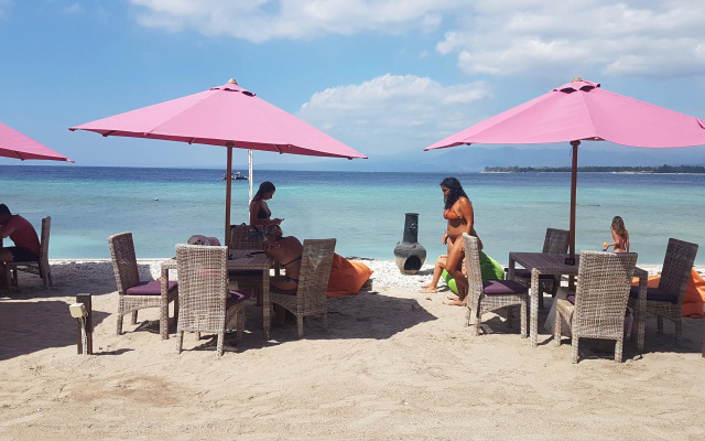 Meno Mojo Beach Resort