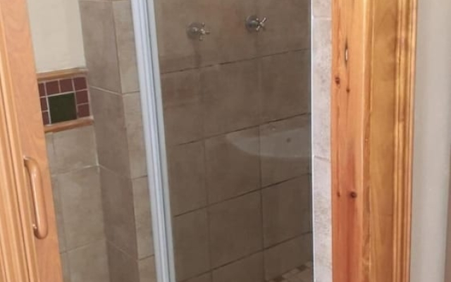 Cosy Double Bedroom in Guesthouse