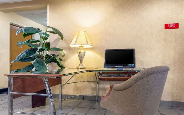 Econo Lodge Inn & Suites Evansville