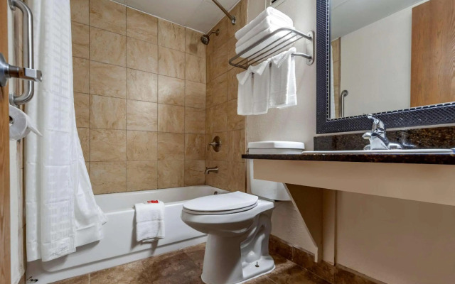 Econo Lodge Hays I-70