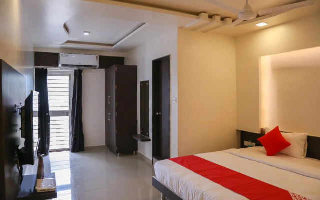 OYO 22066 Hotel Mayur