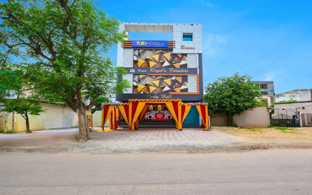 Fabhotel Royal'S Paradise