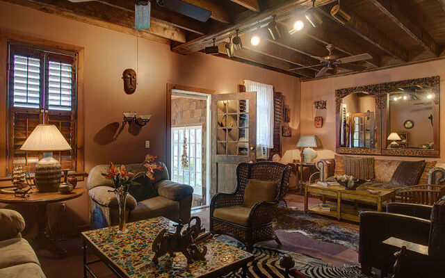 Village Latch Inn Hotel