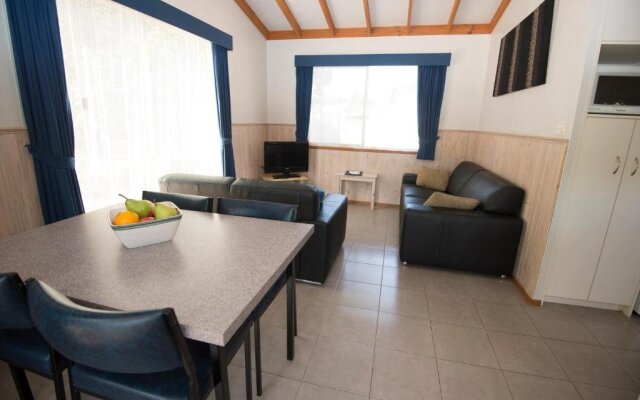 The Lakes Beachfront Holiday Retreat