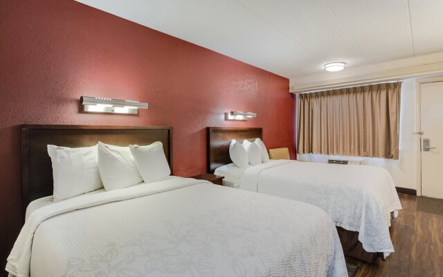 Super 8 by Wyndham Deerfield/Northbrook