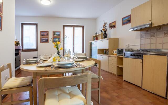 Terraced house on the lakeside of Gravedona - Larihome A04