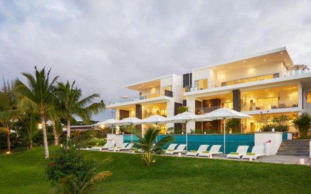 Myra Seafront Suites with Lov