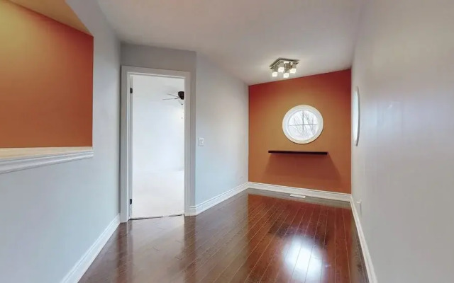 Luxury Retreat Modern Spacious 4 Bedroom Home