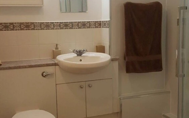 Spacious 2 Bedroom Home in Edinburgh
