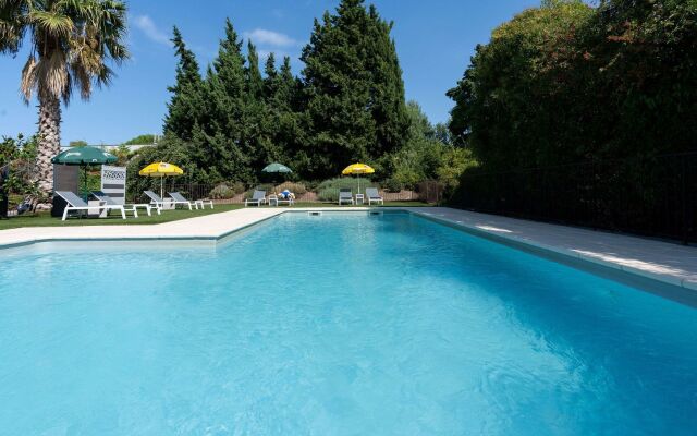 Brit Hotel Avignon Sud