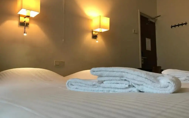 Hotel Carillon