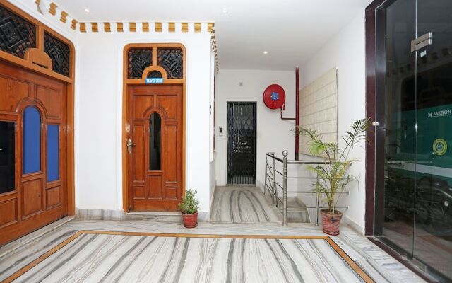 OYO Flagship 120 Gupta Inn Cantonment
