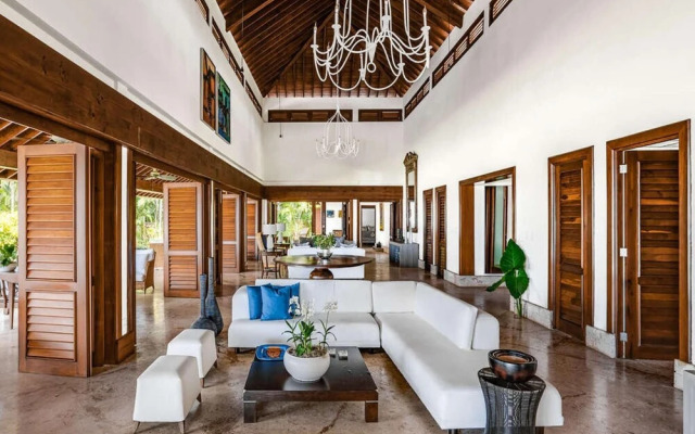 Sunny Vacation Villa 67