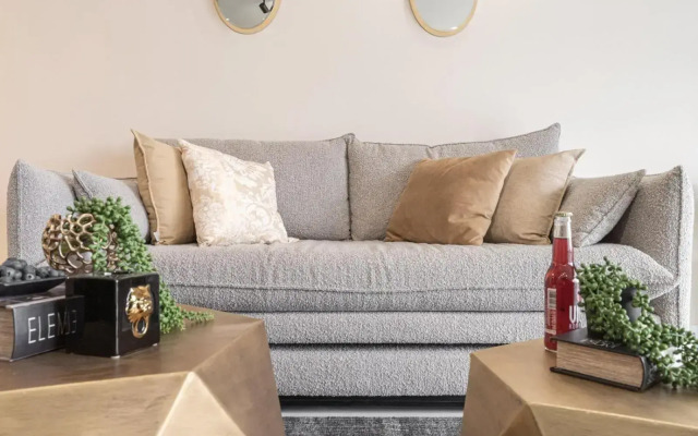 Renovated 2 BR with 2 BTH front Mamilla Mall