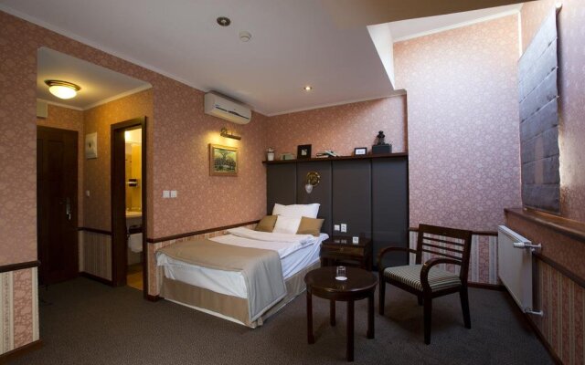 Hotel Golden Eagle