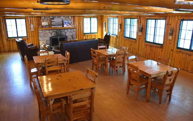 Trappers Landing Lodge