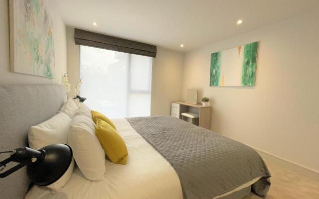 Spectacular 2 Bedroom Apartment in Great Location