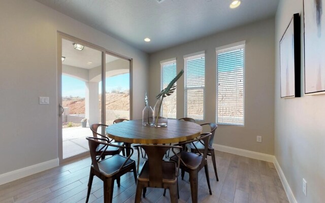Desert Serenity 4 Bedroom Apts by RedAwning